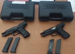 Entra in un bar armato di pistola e minaccia tutti di morte: denunciato un 65enne