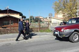 Soli sul ciglio della strada, salvati tre bambini a Campoleone