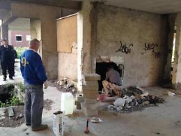 Blitz alla ex Canebi, espulsi 3 rom e murati gli accessi al sito