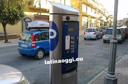 Tenta di rubare i soldi nel parcometro, arrestato