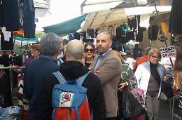 Di Tommaso al mercato del giovedì per parlare con commercianti e clienti