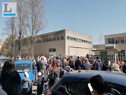 Scuola via Bachelet, un genitore: "Situazione fuori controllo"