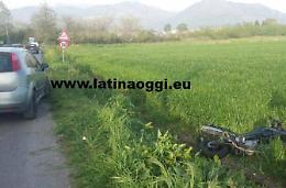 Moto contro auto su via Carrara. Il centauro 50enne è in prognosi riservata