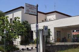 Minaccia il cognato con un coltello nel pronto soccorso. Arrestato per tentato omicidio