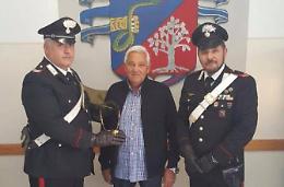 Scippato della collana d'oro. I carabinieri la ritrovano e la restituiscono all'uomo