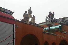 Vigili del Fuoco in piazza del Quadrato, controllo sulle statue 