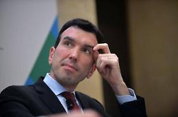 Braccianti e caporalato, Martina: "Confisca dei beni a chi sfrutta"