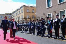 Festa della Repubblica,  palazzo della Prefettura diventa tricolore (la gallery e il video)