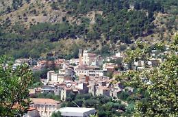 Due suicidi nello stesso giorno, la piccola comunità nello sconforto