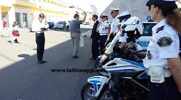 Arrivati i nuovi mezzi per la polizia locale, la benedizione davanti il palazzo comunale (la gallery)