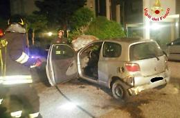 Macchina in fiamme in via Guido Rosa, si ipotizza il dolo
