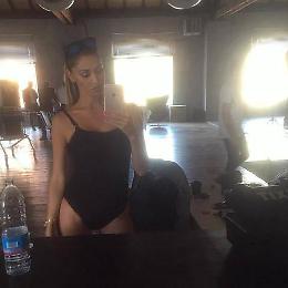 Belen "regala" tre immagini hot su Instagram: fans in delirio 
