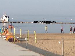 Muore annegato un pensionato, giallo sulla spiaggia di Scauri