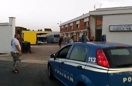 Due bombe carta contro il centro d'accoglienza dei migranti