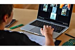 Atti osceni durante la lezione online, prof incastrato dai genitori
