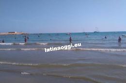 Rischia di annegare, salvato dalla Guardia costiera e dai bagnini