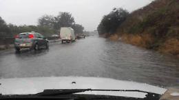 Pontina sott'acqua. Molti disagi per gli automobilisti, e il caso arriva in Parlamento