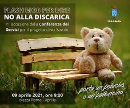 Discarica a La Gogna, ad Aprilia un flash mob di protesta coi... peluche