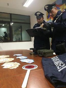 Sorpreso con 17mila euro in banconote false, arrestato ambulante