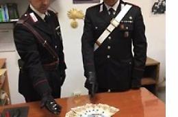 Arrestato mentre cedeva due dosi di cocaina