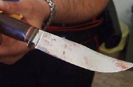 Si ferisce alla vista dei Carabinieri e prova ad aggredirli