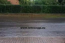 Via Jommelli sott'acqua ogni volta che piove. La protesta di un cittadino