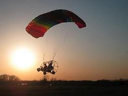 Sorpresi a volare intorno al Comani Denunciati in due