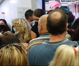 Coronavirus, distanziamento impossibile: il treno si ferma