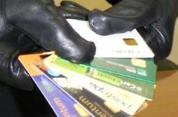 Fanno rifornimento con carte di credito clonate, arrestati dai carabinieri