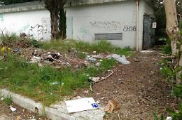 Vicino alla sede Inail spunta fuori una discarica abusiva