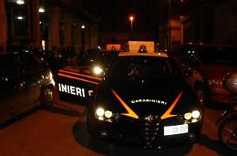 Si avvicina ad una donna e le ruba l’auto, arrestato