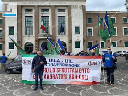 Da essenziali a dimenticati, i lavoratori agricoli: «Basta pacche sulle spalle»