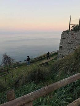 Tempio di Giove "violato" dagli intrusi. Boom di turisti nel piazzale