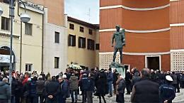 Una folla commossa per l'ultimo saluto a Benito Murri 