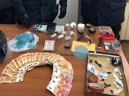 Droga in casa, finisce in carcere il 53enne fermato durante le perquisizioni