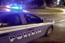 Una furia contro il suocero e poi coi poliziotti: arrestato