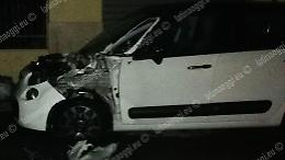 Altra esplosione, colpita una Fiat 500