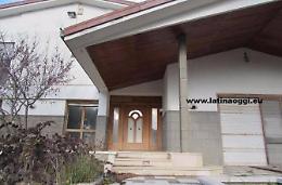 Villa confiscata e abbandonata a se stessa