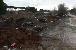 Rifiuti incendiati in via Brasile, scatta la bonifica