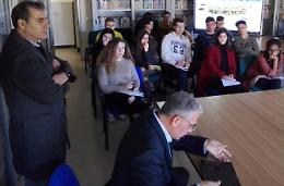 Studenti col pallino per la notizia. A lezione per l'uscita de "Il Bianchini"