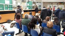 Piazza Celli, un'ora di fila per pagare il ticket