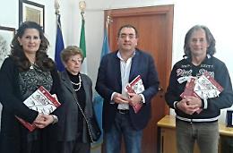 La città ricorda Tofani, consegnata l'opera postuma al sindaco Terra 