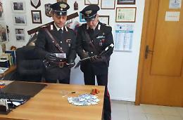 Soldi falsi e droga, nei guai due ragazzi di 20 anni