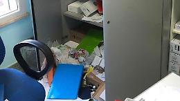 Ladri senza cuore rubano pc e salvadanio dei ragazzi con handicap