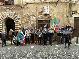 1° maggio, flash mob di Fratelli d'Italia a Sezze: non è festa senza lavoro