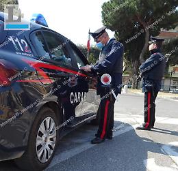 Trovato con due coltelli: 29enne denunciato per porto abusivo d'armi
