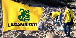 Legambiente, il monitoraggio delle spiagge: ancora troppa plastica