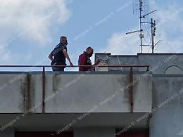 Bomba sul terrazzo, c'era anche del tritolo