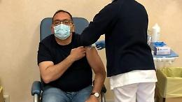 Il sindaco di Aprilia Antonio Terra si è vaccinato contro il Covid