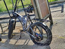 Ebike travolta da un suv, grave un giovane